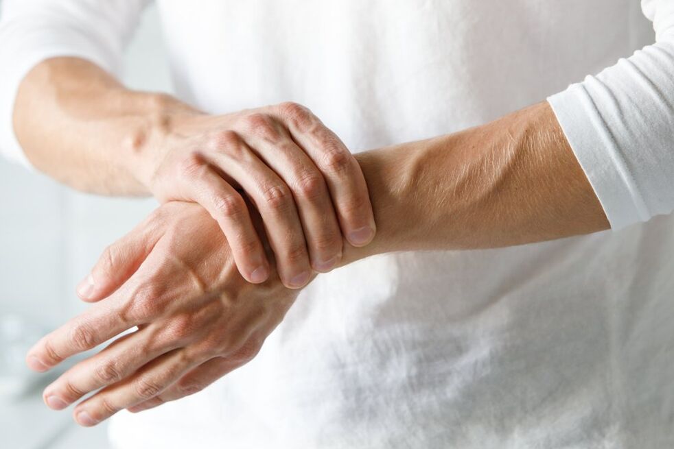 reumatoidinio poliartrito sąnarių gydymo kaip atsikratyti skausmas rankų sąnarių namuose