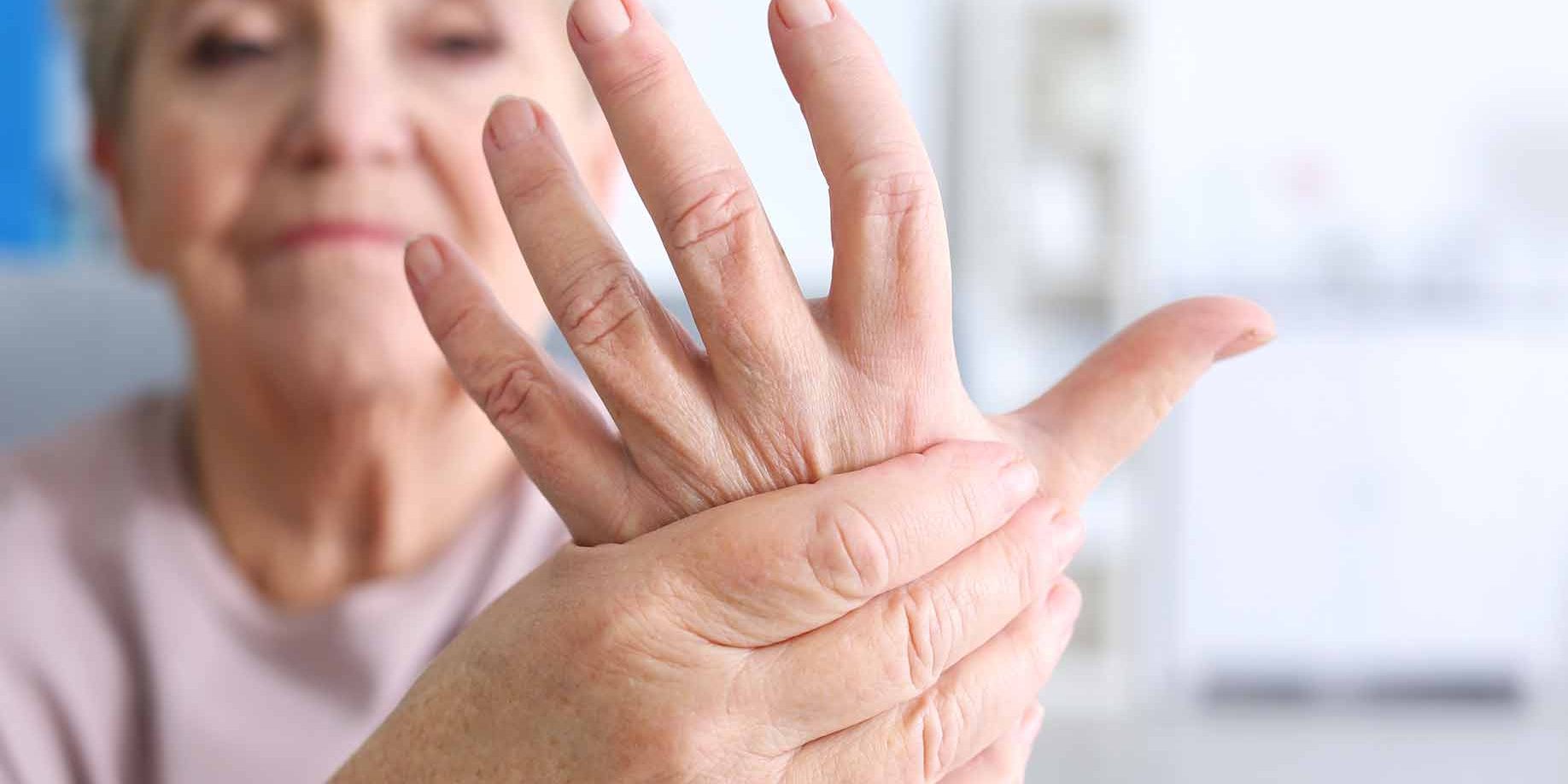 nuo sąnarių skausmas artritas sąnarių moterų