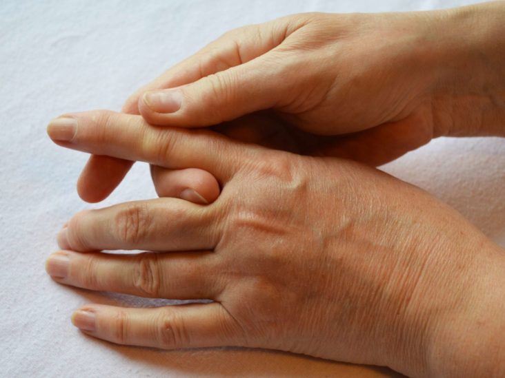 swollen painful joints in hands virškinimo problemų ir sąnarių skausmai
