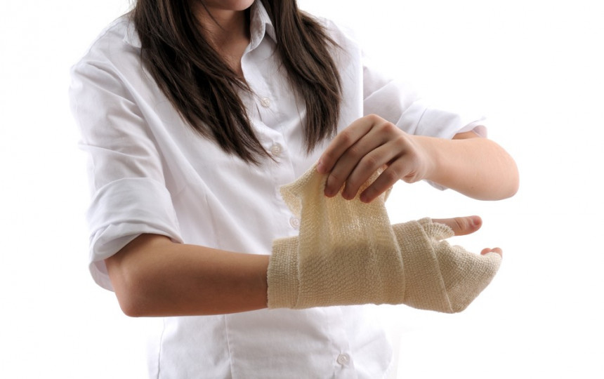 skauda sąnarį ant riešo ranka gydymas artrozės ir artrito liaudies metodų
