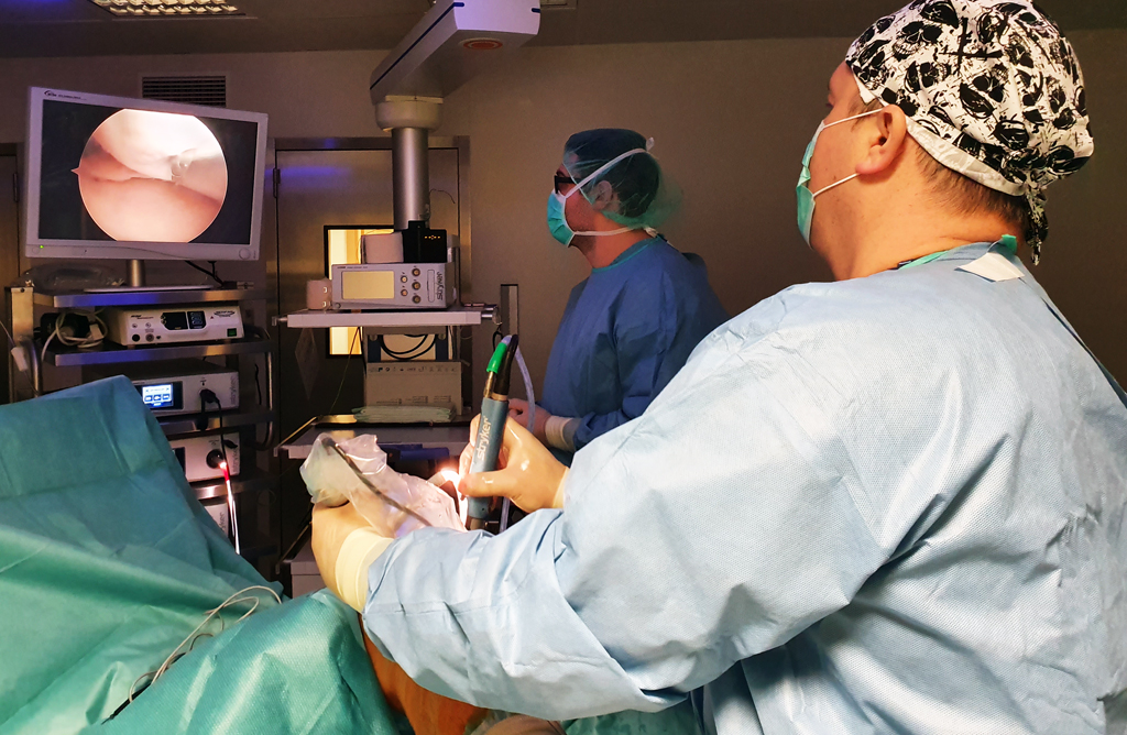 artroskopinė kelio sąnario operacija abalatal gerklės sąnarių