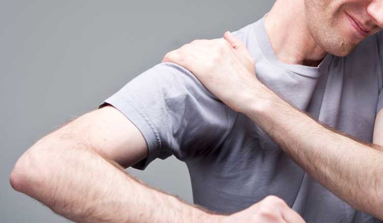 reumatoidinis artritas pirštų rankos gydymas žemo slėgio sąnarių skausmas